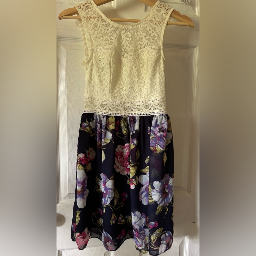 Juniors’ Dress